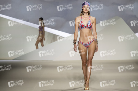 Dolores Cortés Fashion Show auf der 76. Mercedes-Benz Fashion Week Madrid