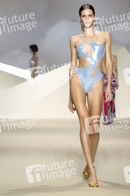 Dolores Cortés Fashion Show auf der 76. Mercedes-Benz Fashion Week Madrid