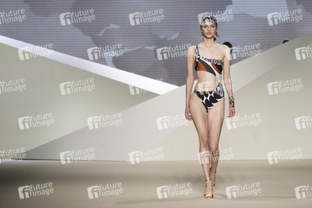 Dolores Cortés Fashion Show auf der 76. Mercedes-Benz Fashion Week Madrid
