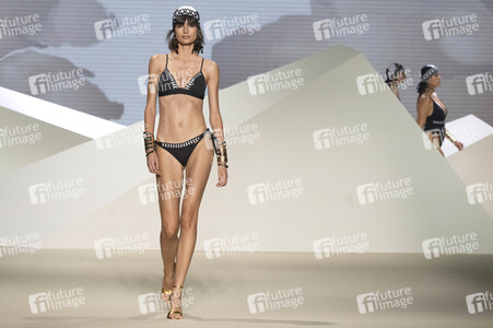 Dolores Cortés Fashion Show auf der 76. Mercedes-Benz Fashion Week Madrid