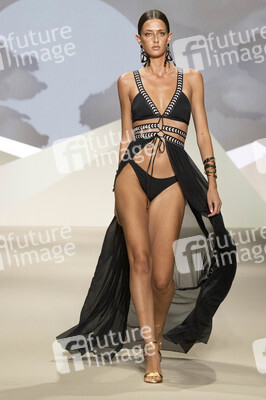 Dolores Cortés Fashion Show auf der 76. Mercedes-Benz Fashion Week Madrid