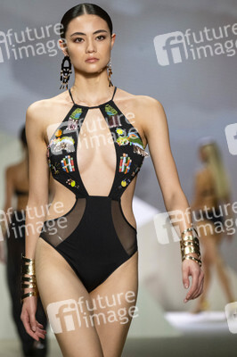 Dolores Cortés Fashion Show auf der 76. Mercedes-Benz Fashion Week Madrid