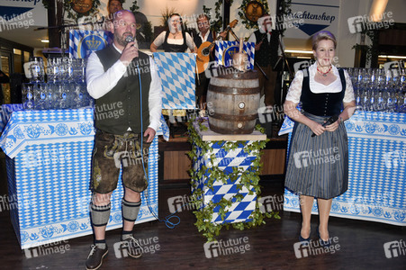 Offizieller Wiesn Anstich 2022 im Hofbräu Berlin
