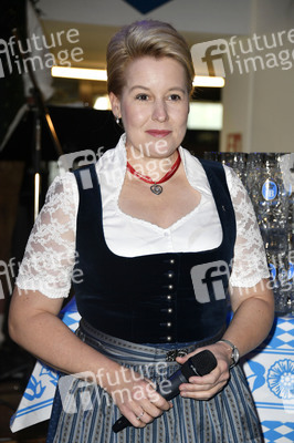 Offizieller Wiesn Anstich 2022 im Hofbräu Berlin