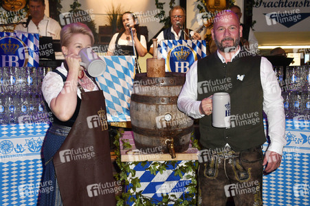 Offizieller Wiesn Anstich 2022 im Hofbräu Berlin