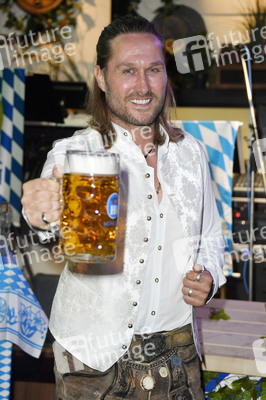 Wiesn Anstich 2022 im Hofbräu Berlin