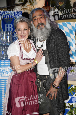 Wiesn Anstich 2022 im Hofbräu Berlin