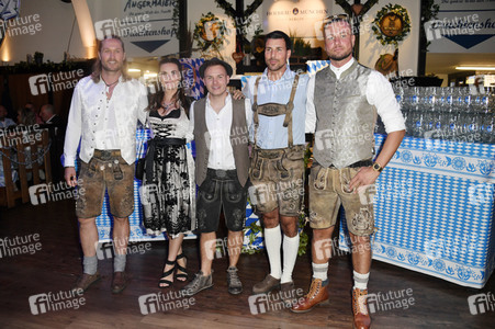 Wiesn Anstich 2022 im Hofbräu Berlin