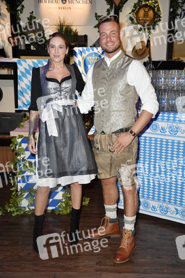 Wiesn Anstich 2022 im Hofbräu Berlin