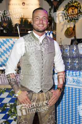 Wiesn Anstich 2022 im Hofbräu Berlin