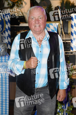 Wiesn Anstich 2022 im Hofbräu Berlin