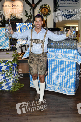 Wiesn Anstich 2022 im Hofbräu Berlin