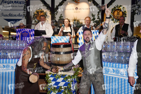 Wiesn Anstich 2022 im Hofbräu Berlin