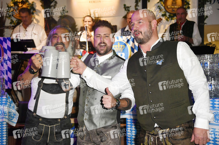 Wiesn Anstich 2022 im Hofbräu Berlin