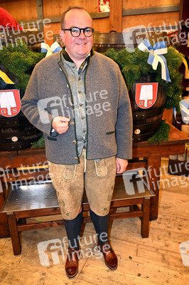 Wiesn Anstich auf dem Oktoberfest 2022 im Schottenhamel Festzelt in München