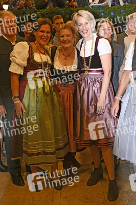 Wiesn Anstich auf dem Oktoberfest 2022 im Schottenhamel Festzelt in München