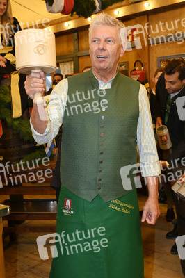 Wiesn Anstich auf dem Oktoberfest 2022 im Schottenhamel Festzelt in München