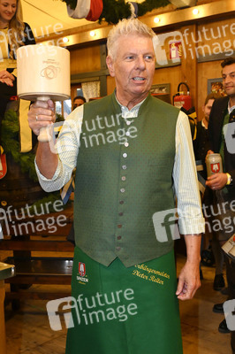 Wiesn Anstich auf dem Oktoberfest 2022 im Schottenhamel Festzelt in München
