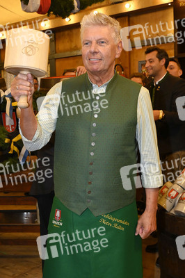 Wiesn Anstich auf dem Oktoberfest 2022 im Schottenhamel Festzelt in München