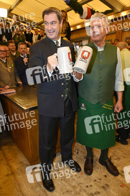 Wiesn Anstich auf dem Oktoberfest 2022 im Schottenhamel Festzelt in München