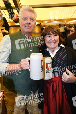 Wiesn Anstich auf dem Oktoberfest 2022 im Schottenhamel Festzelt in München