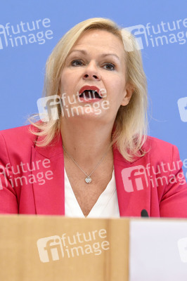 Bundespressekonferenz Vorstellung BKA - Lagebild Organisierte Kriminalität 2021 in Berlin