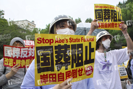 Demonstration gegen das Staatsbegräbnis für Shinzo Abe in Tokio