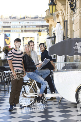 Photoshooting mit dem Cast von 'Stillness in the Storm', San Sebastian International Film Festival 2022