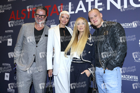 Late Night Shopping Party in Hamburg