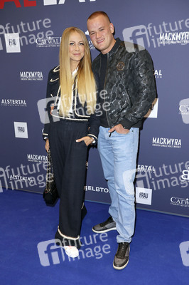 Late Night Shopping Party in Hamburg