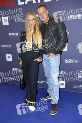 Late Night Shopping Party in Hamburg