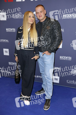 Late Night Shopping Party in Hamburg