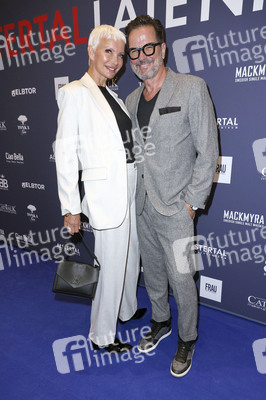 Late Night Shopping Party in Hamburg