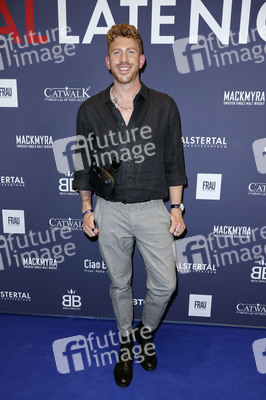 Late Night Shopping Party in Hamburg