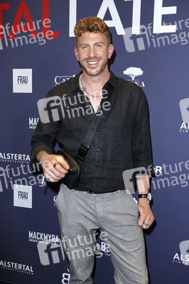 Late Night Shopping Party in Hamburg