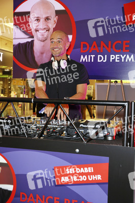 Late Night Shopping Party in Hamburg