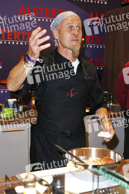 Late Night Shopping Party in Hamburg