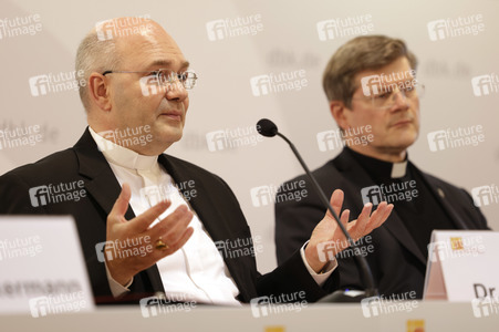 Pressekonferenz zur Aufarbeitung sexuellen Missbrauchs bei der Herbst-Vollversammlung der Deutschen Bischofskonferenz in Fulda