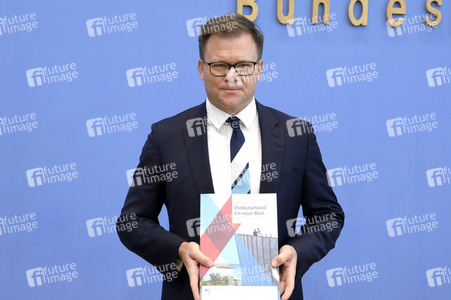Bundespressekonferenz Bericht des Beauftragten der Bundesregierung für Ostdeutschland 2022 in Berlin