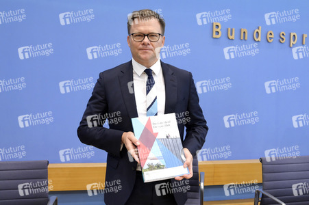 Bundespressekonferenz Bericht des Beauftragten der Bundesregierung für Ostdeutschland 2022 in Berlin