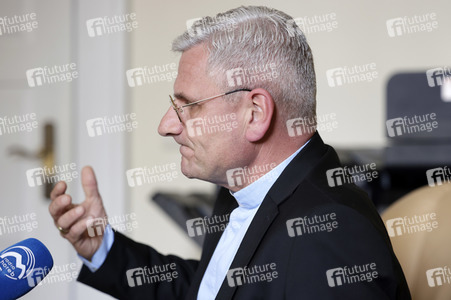 Interview mit Interview mit Weihbischof Dominikus Schwaderlapp in Fulda