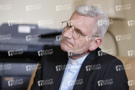 Interview mit Interview mit Weihbischof Dominikus Schwaderlapp in Fulda