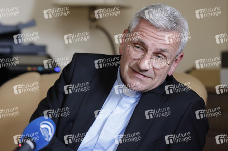 Interview mit Interview mit Weihbischof Dominikus Schwaderlapp in Fulda