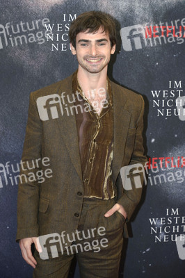 Filmpremiere 'Im Westen nichts Neues' in Berlin