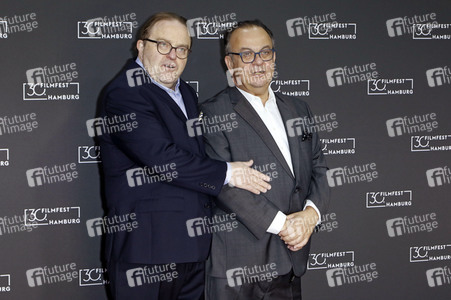 Festivaleröffnung und Filmpremiere 'Wir sind dann wohl die Angehörigen', Filmfest Hamburg 2022