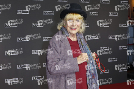 Festivaleröffnung und Filmpremiere 'Wir sind dann wohl die Angehörigen', Filmfest Hamburg 2022
