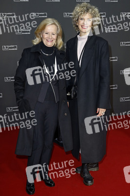 Festivaleröffnung und Filmpremiere 'Wir sind dann wohl die Angehörigen', Filmfest Hamburg 2022