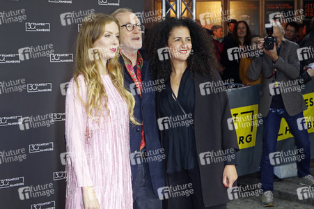 Festivaleröffnung und Filmpremiere 'Wir sind dann wohl die Angehörigen', Filmfest Hamburg 2022
