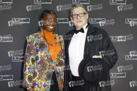 Festivaleröffnung und Filmpremiere 'Wir sind dann wohl die Angehörigen', Filmfest Hamburg 2022