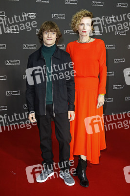 Festivaleröffnung und Filmpremiere 'Wir sind dann wohl die Angehörigen', Filmfest Hamburg 2022